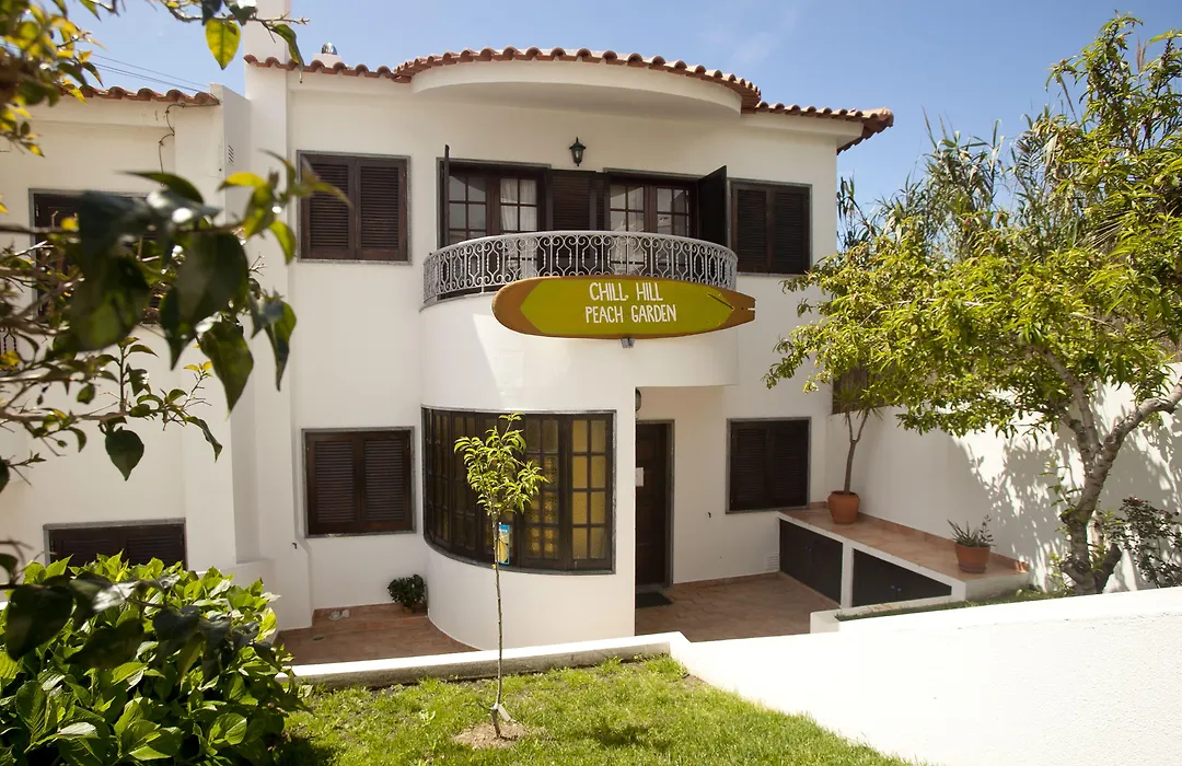 Ericeira Chill Hill Hostel & Private Rooms - Peach Garden-1