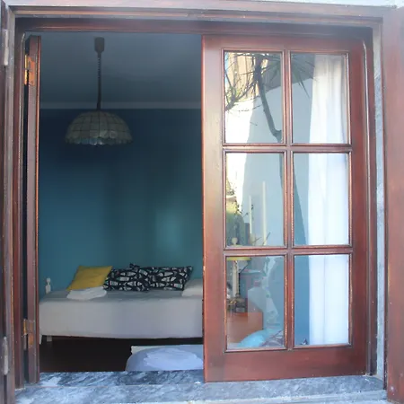 Ericeira Chill Hill Hostel & Private Rooms - Peach Garden-3